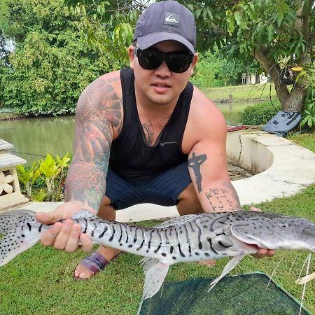 Llamados Fishing Lake Hotel San Kamphaeng Exterior photo